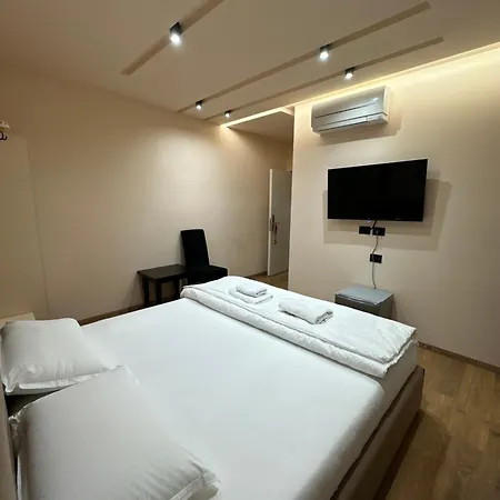 Light Otel Tiran